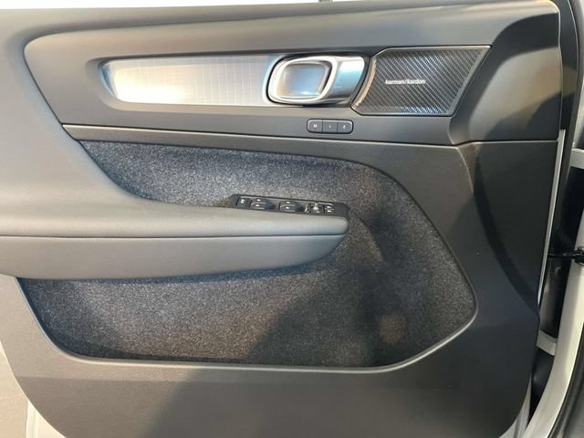 New 2026 Volvo XC40 B5 Ultra w/ Protection Package Premier AWD/4WD image 32