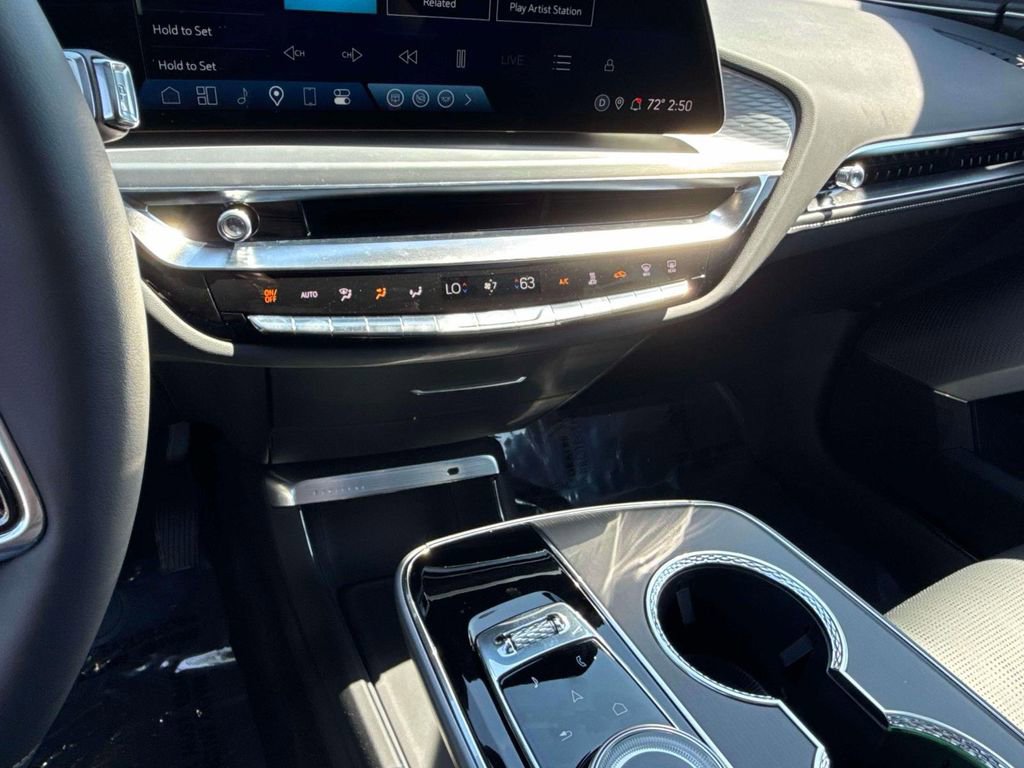 Certified 2025 Cadillac Lyriq Luxury image 8