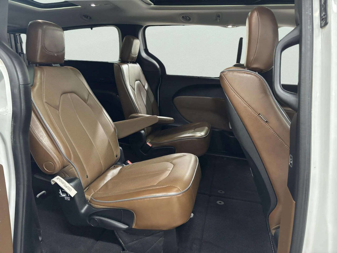 Used 2017 Chrysler Pacifica Limited image 34
