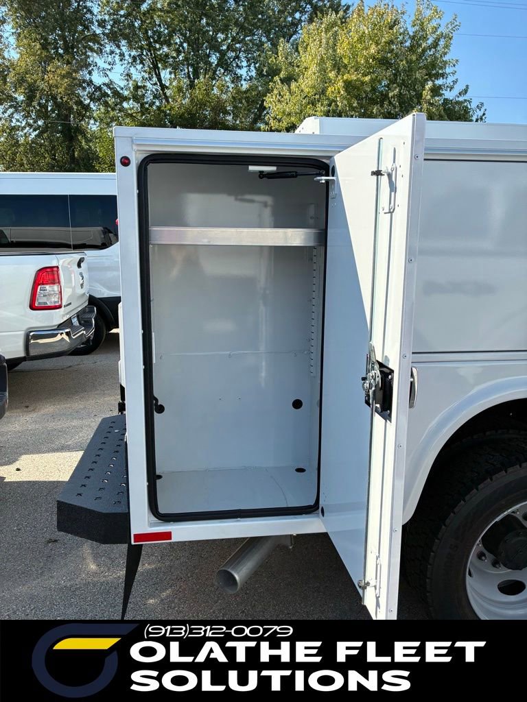 New 2026 Ford F550 4x4 Crew Cab image 8