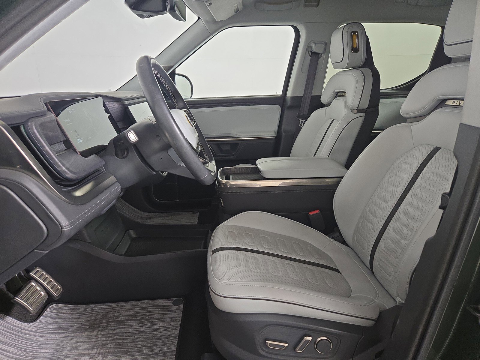 Used 2023 Rivian R1T Adventure image 20