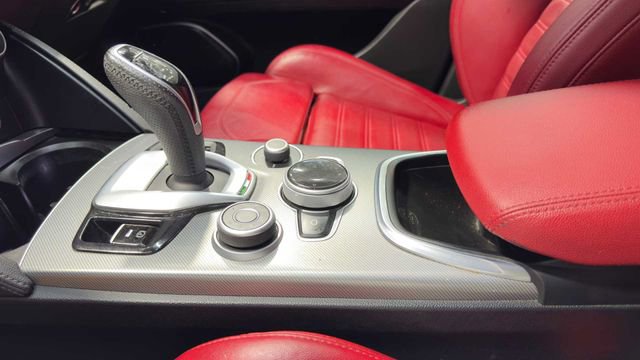 Used 2022 Alfa Romeo Stelvio Veloce image 25