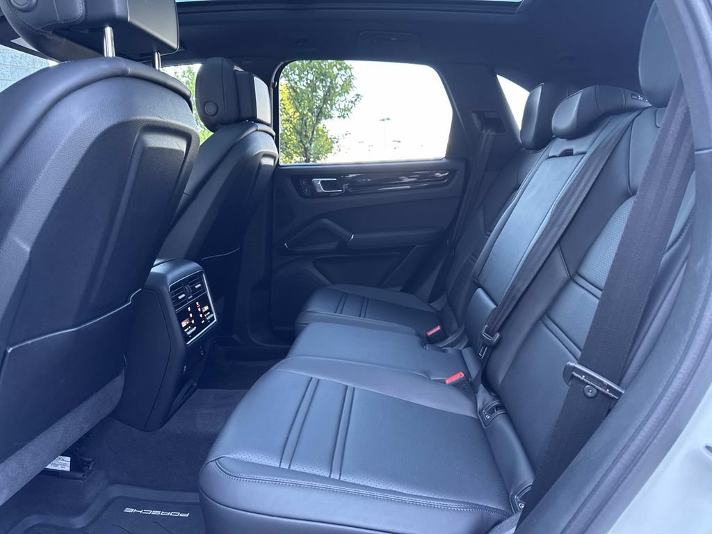Certified 2023 Porsche Cayenne AWD/4WD image 13
