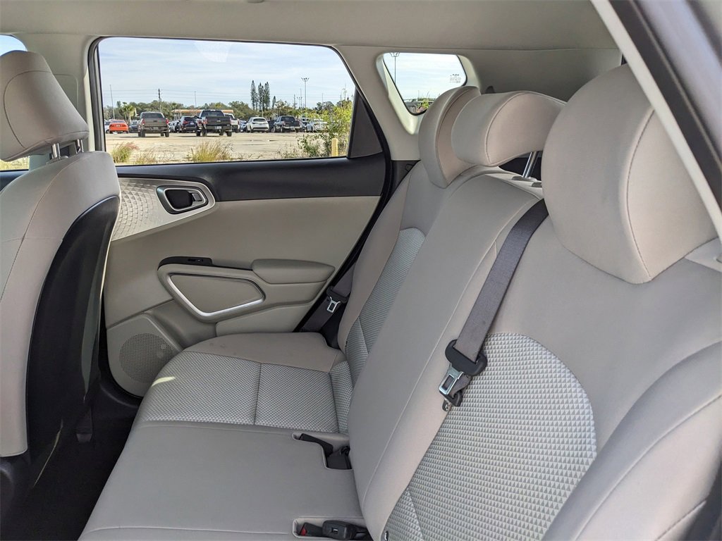Certified 2025 Kia Soul LX image 19