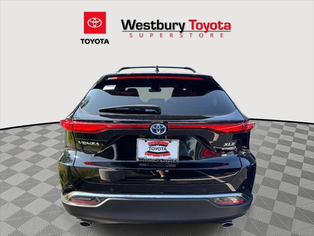 Certified 2022 Toyota Venza XLE image 17