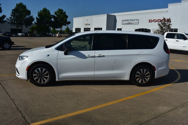 Used 2024 Chrysler Pacifica Limited FWD image 10