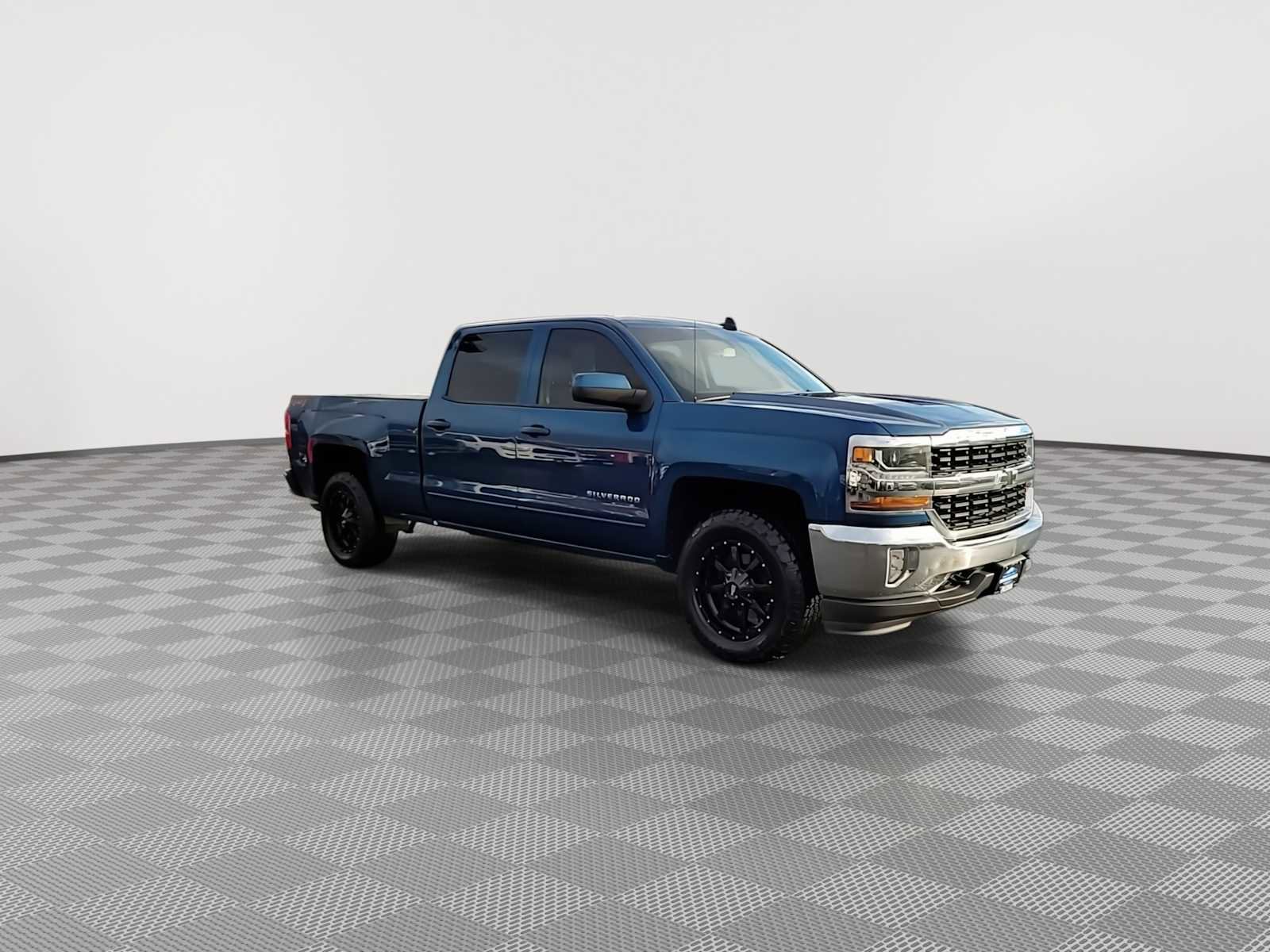 Used 2018 Chevrolet Silverado 1500 LT w/ All Star Edition image 2