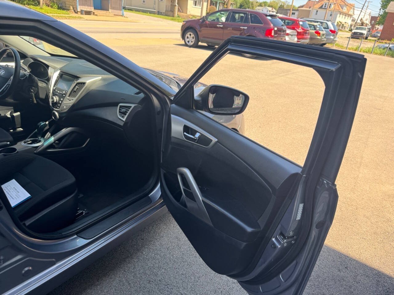 Used 2017 Hyundai Veloster FWD image 18