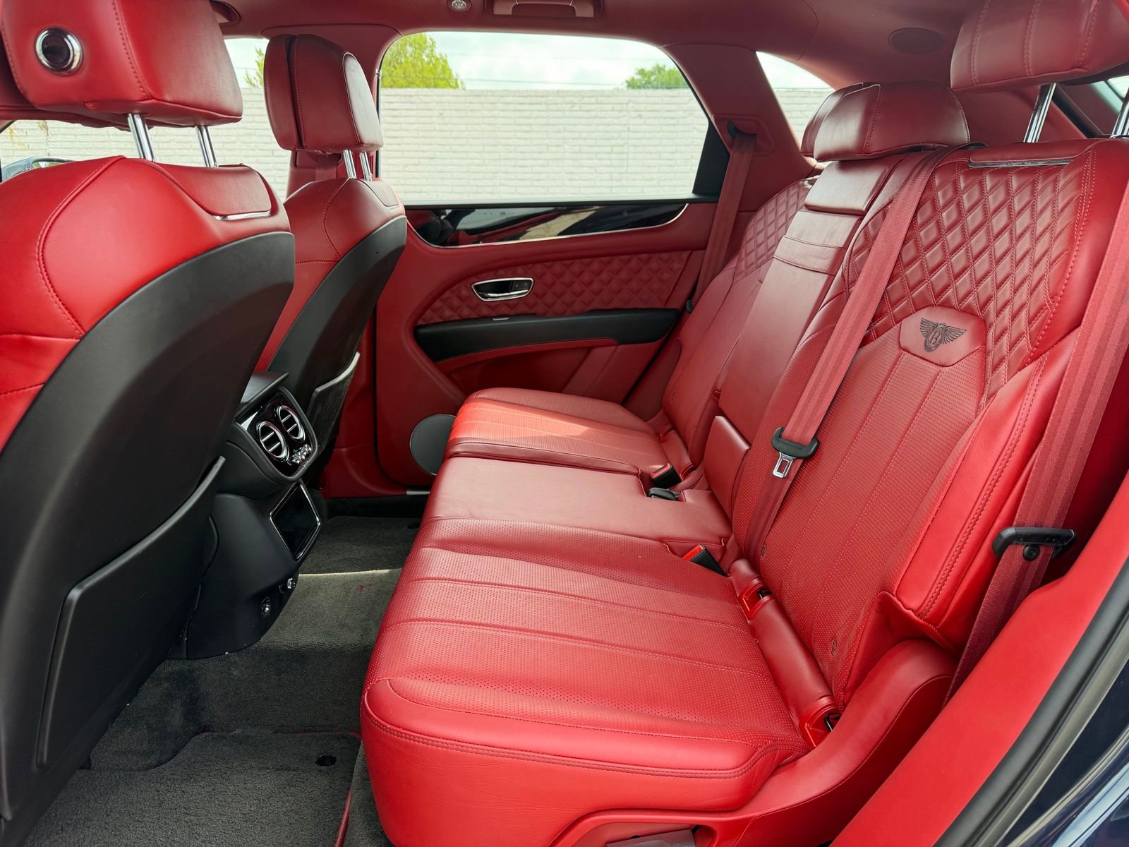 Used 2021 Bentley Bentayga image 22