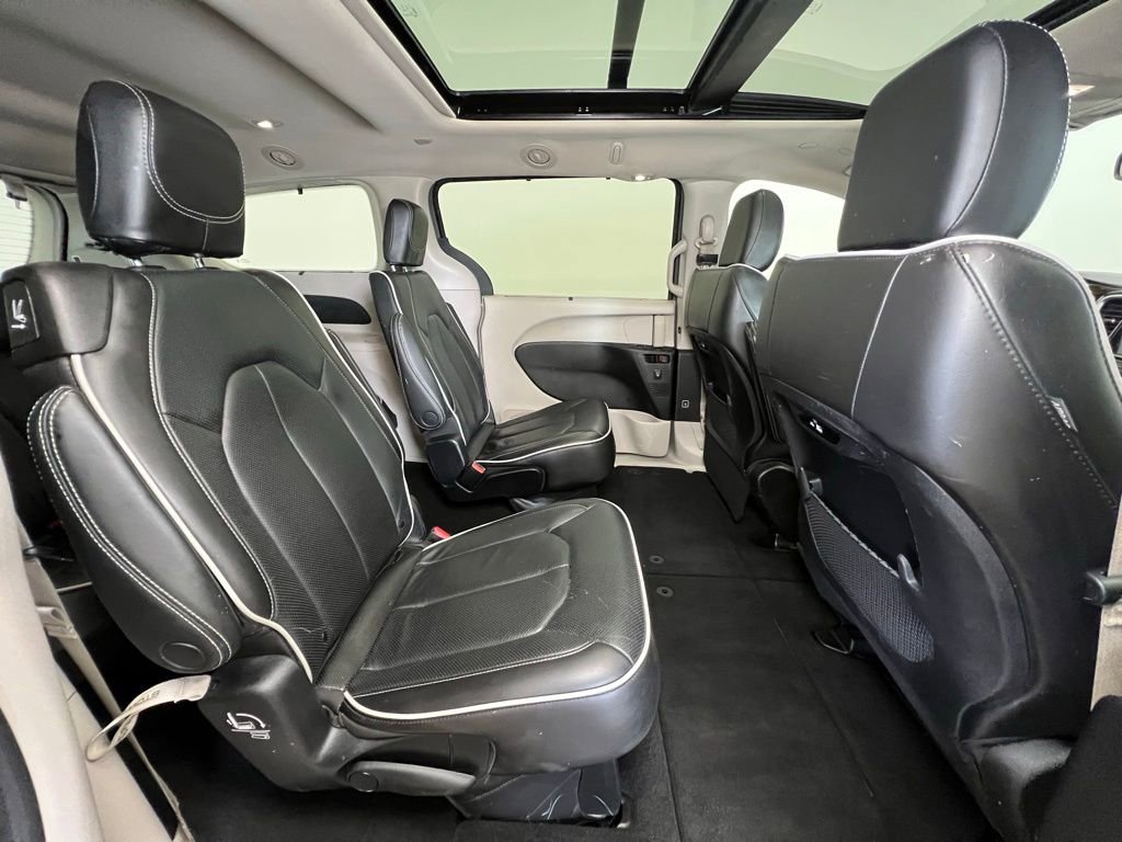 Used 2023 Chrysler Pacifica Limited image 10