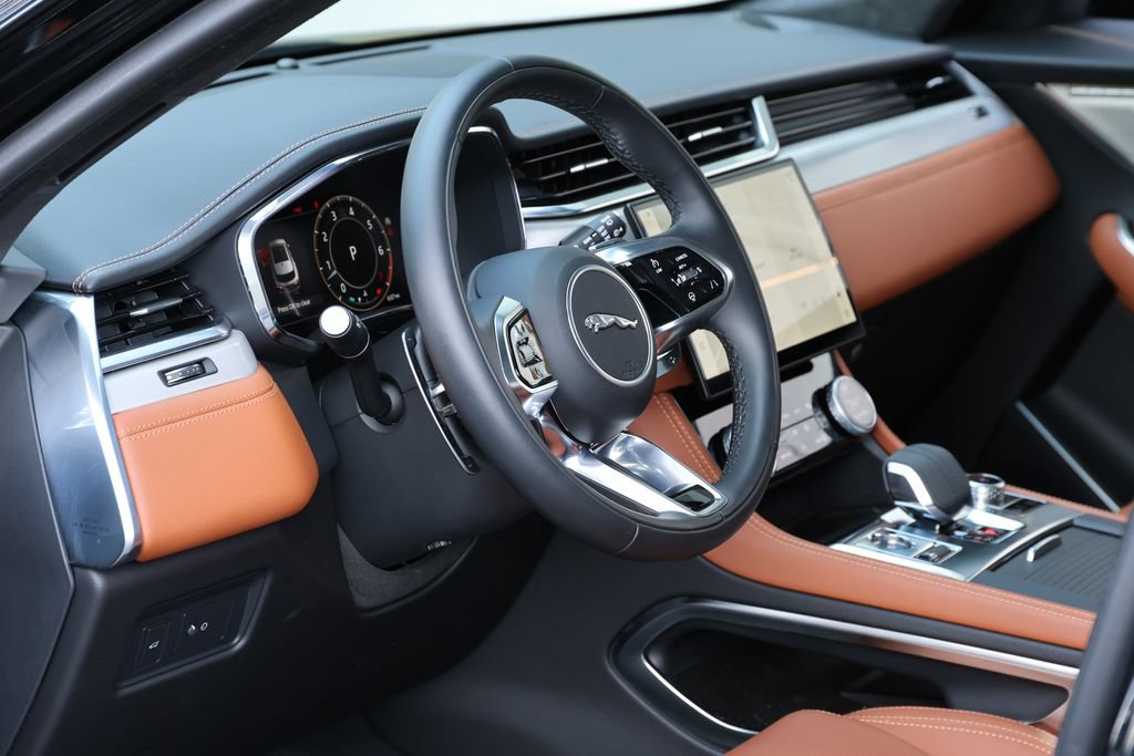 Used 2024 Jaguar F-PACE R-Dynamic S AWD/4WD image 11