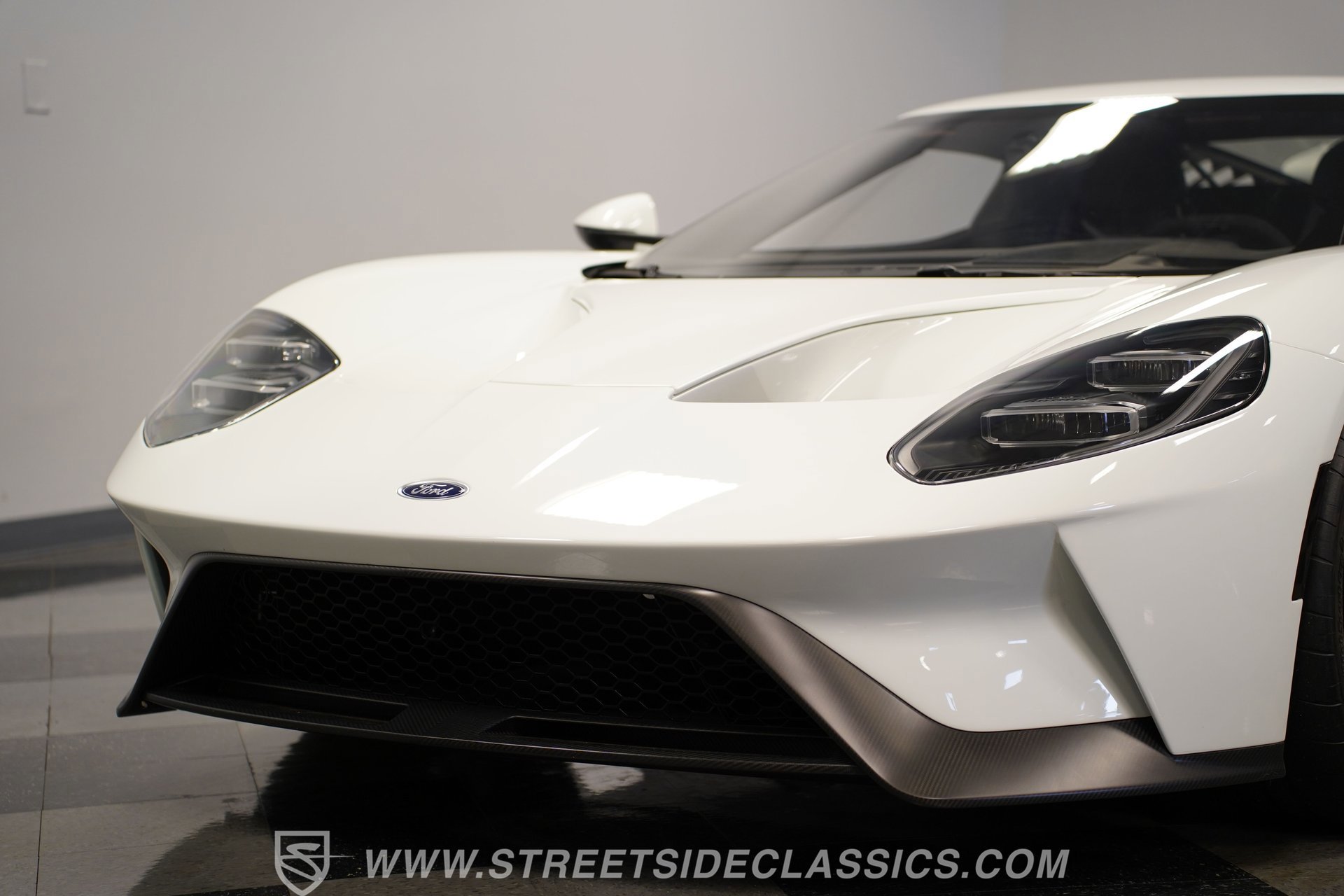 Used 2017 Ford GT RWD image 21