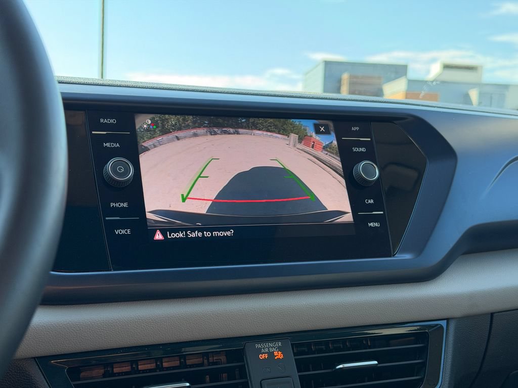 Certified 2022 Volkswagen Taos SE FWD image 17