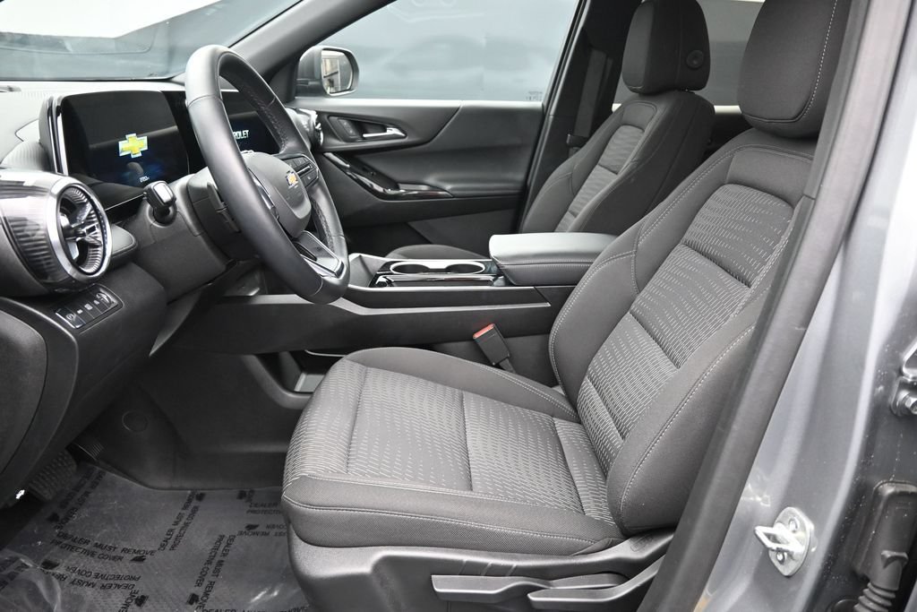 Used 2025 Chevrolet Equinox LT AWD/4WD image 16