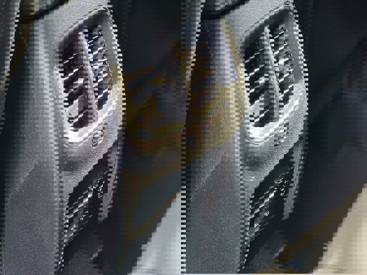 Used 2019 Jeep Cherokee Limited image 21