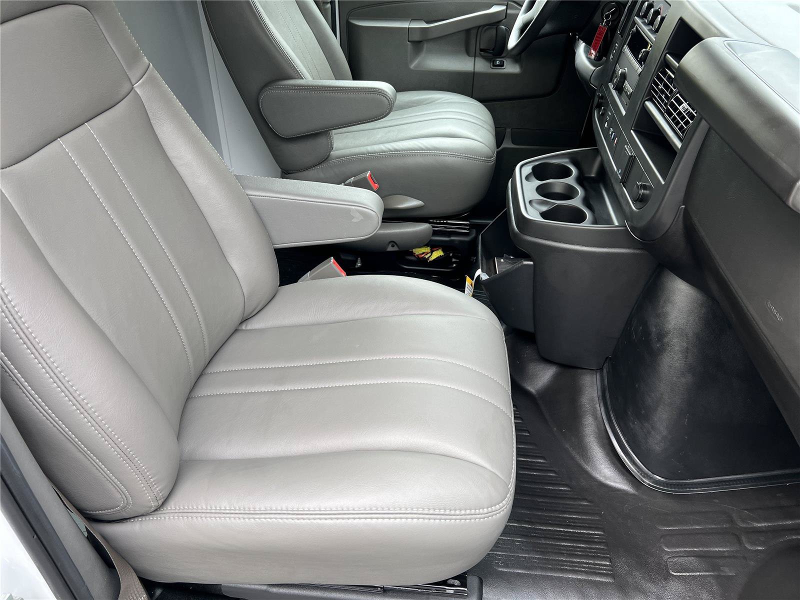 New 2025 GMC Savana 3500 w/ Power Convenience Package RWD image 13