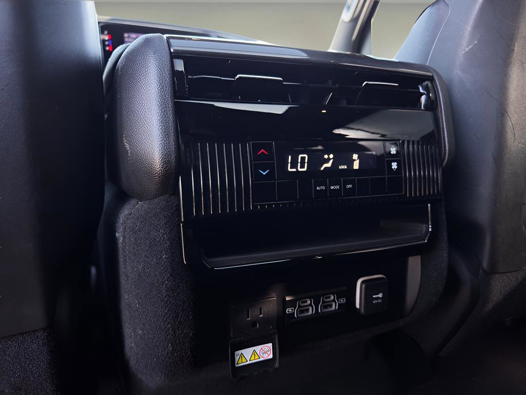 Used 2023 Jeep Wagoneer 4WD w/ Premium Group I image 30