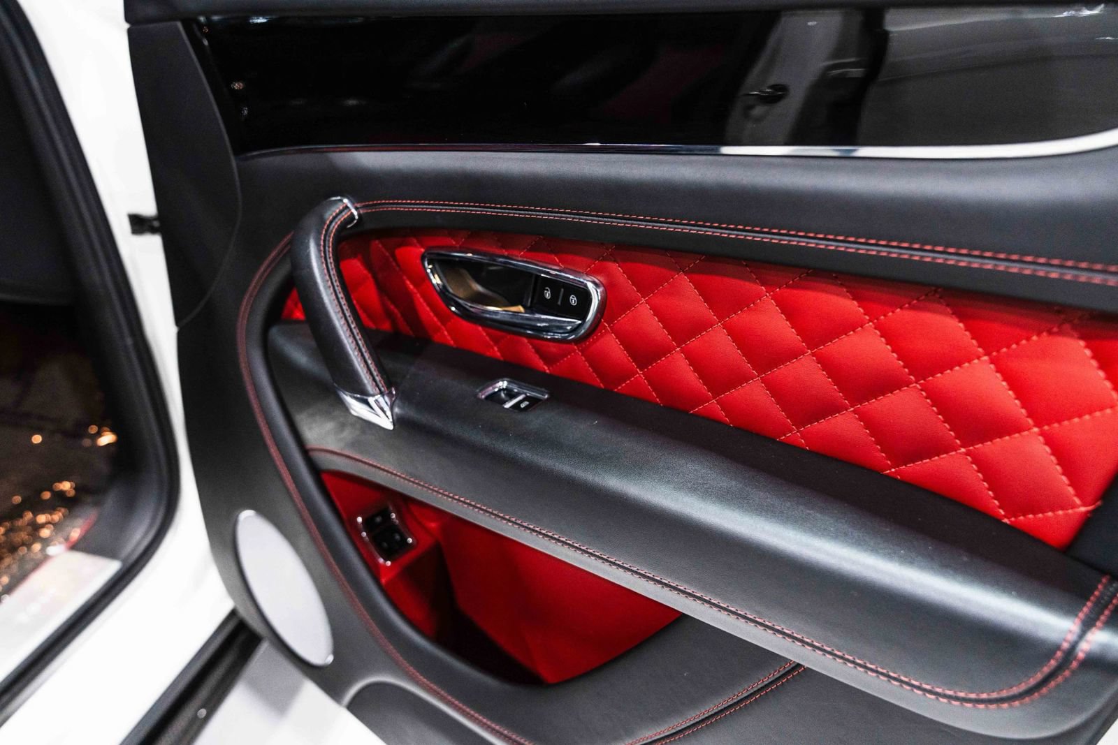 Used 2019 Bentley Bentayga AWD/4WD image 22