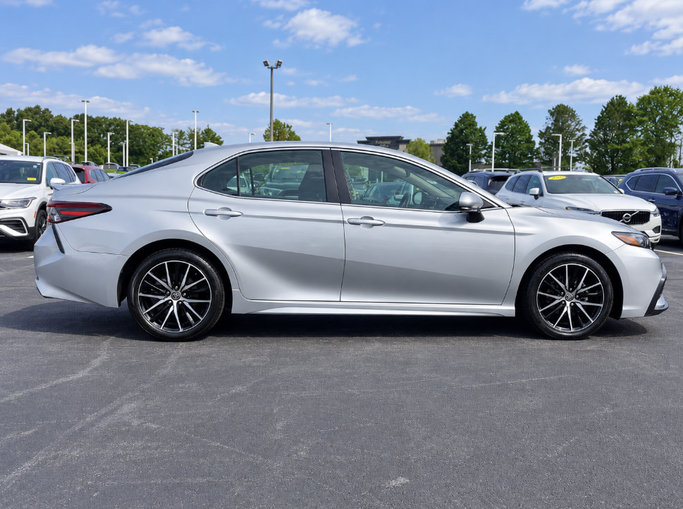 Used 2024 Toyota Camry SE FWD image 8
