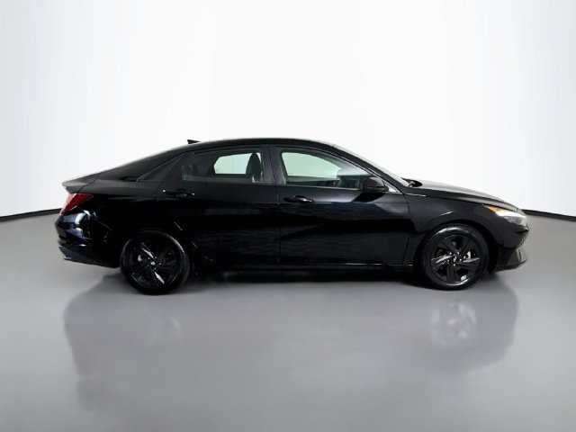 Used 2021 Hyundai Elantra SEL w/ Convenience Package FWD image 11