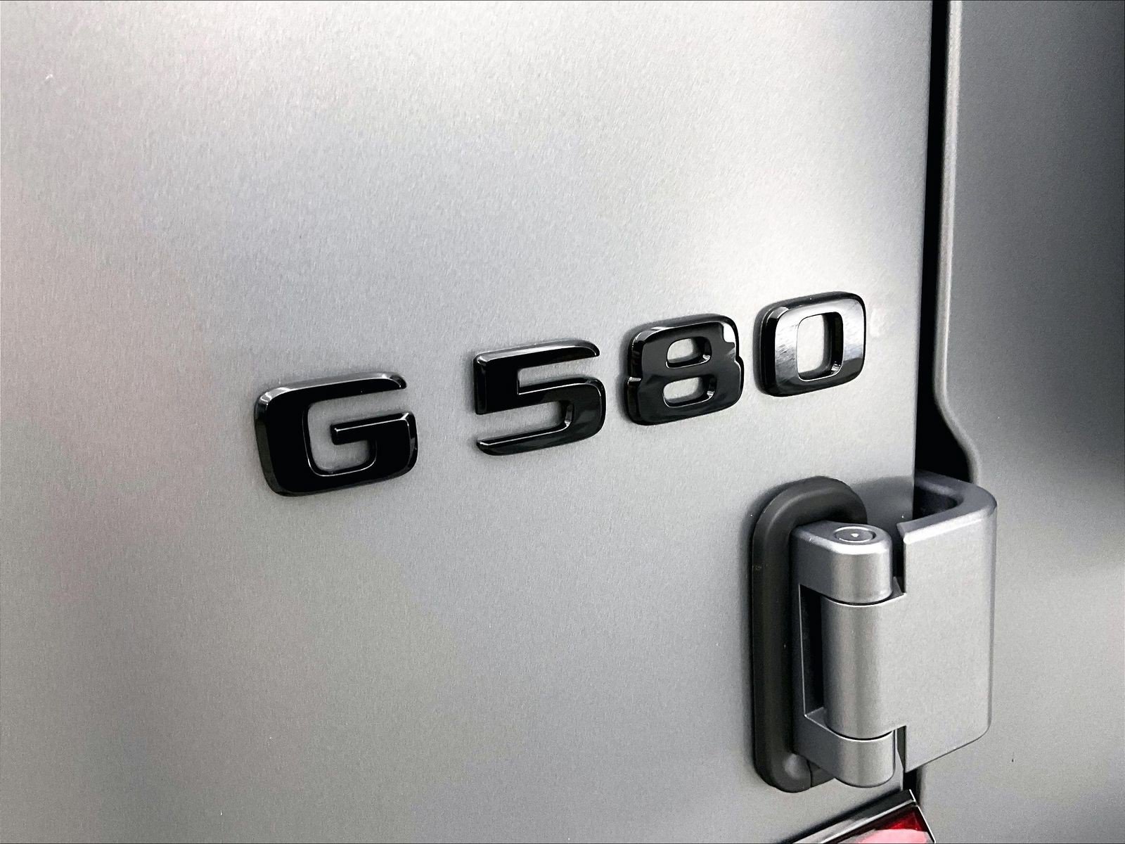 New 2027 Mercedes-Benz G 580 e image 13