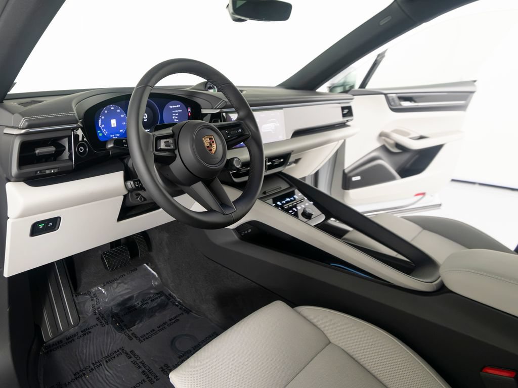 New 2026 Porsche Macan 4 Electric AWD/4WD image 4