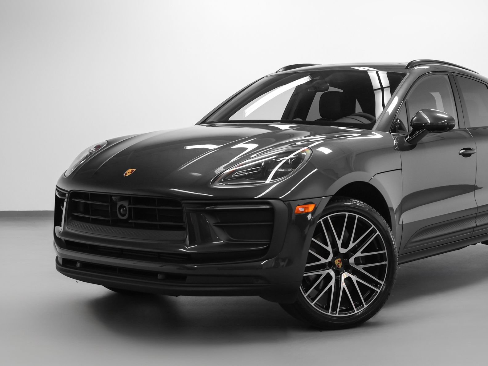 Certified 2026 Porsche Macan AWD/4WD image 7