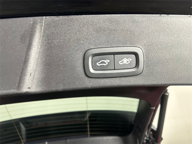 Used 2025 Volvo XC40 B5 Plus w/ Climate Package image 8