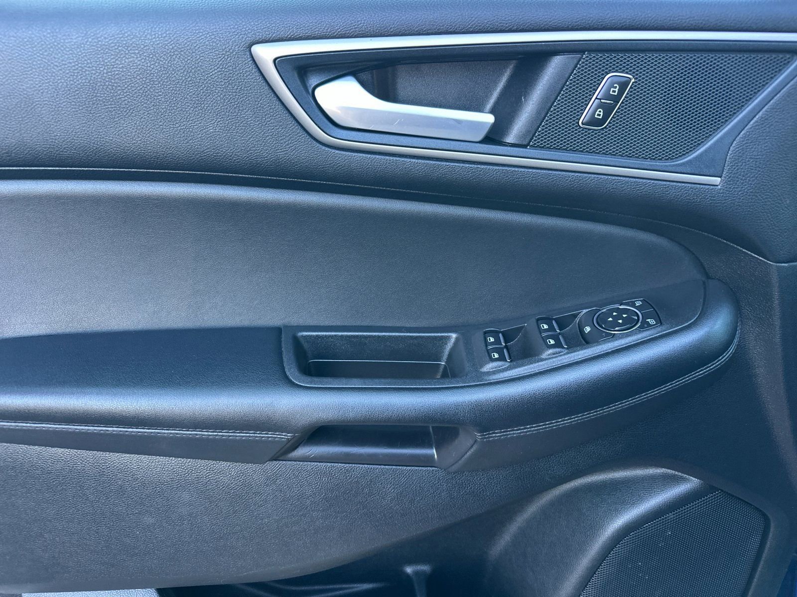 Used 2024 Ford Edge SEL image 12