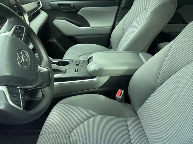 Used 2023 Toyota Highlander L FWD image 10