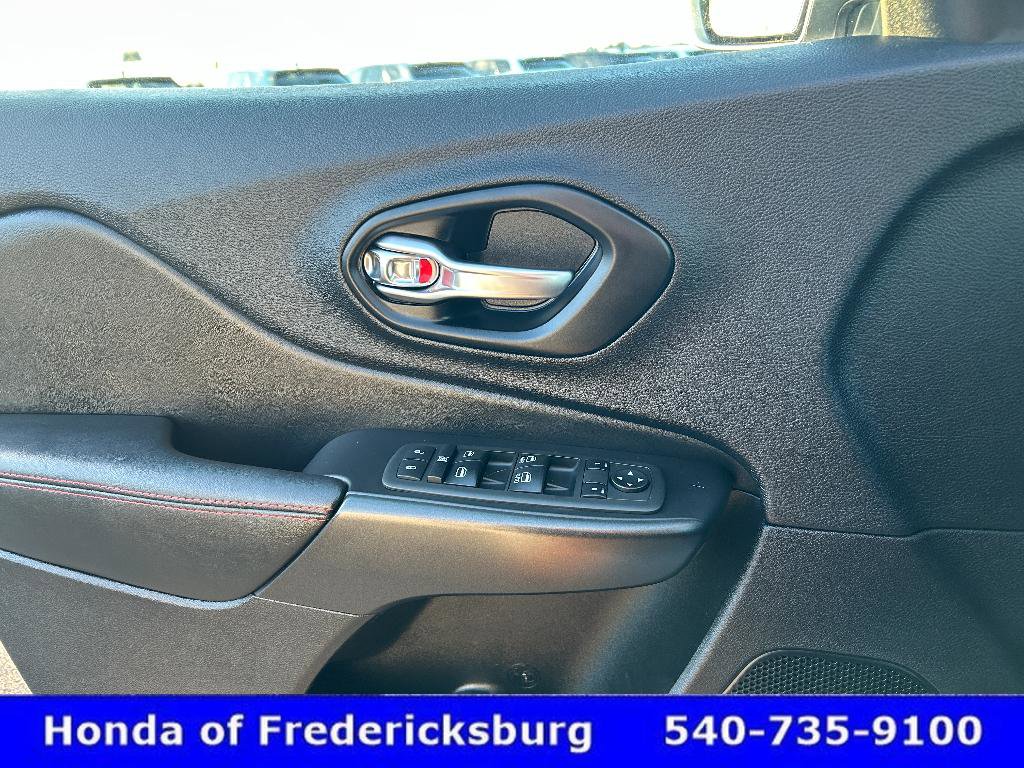 Used 2021 Jeep Cherokee Trailhawk image 27