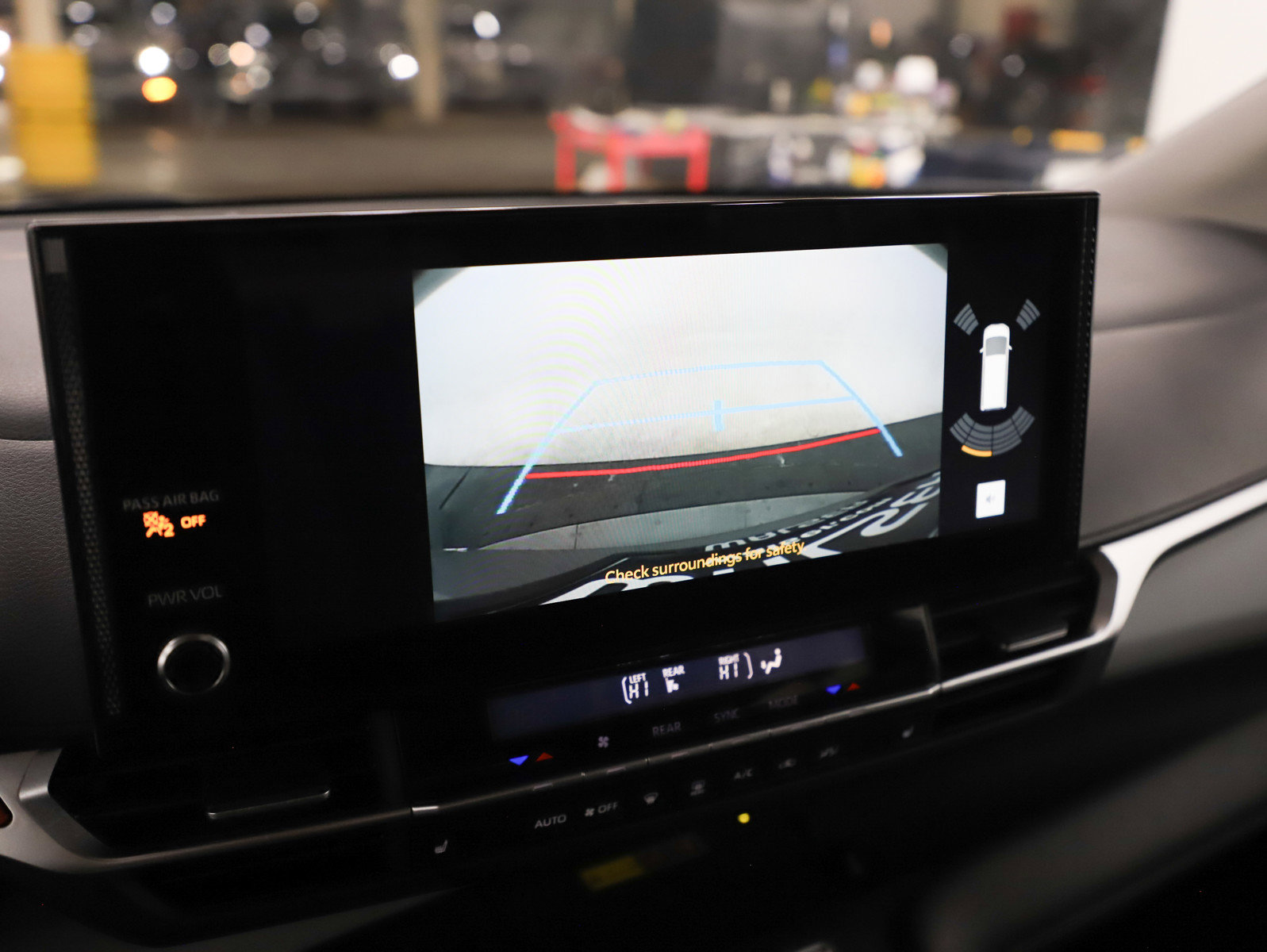 Used 2025 Toyota Sienna XLE image 24