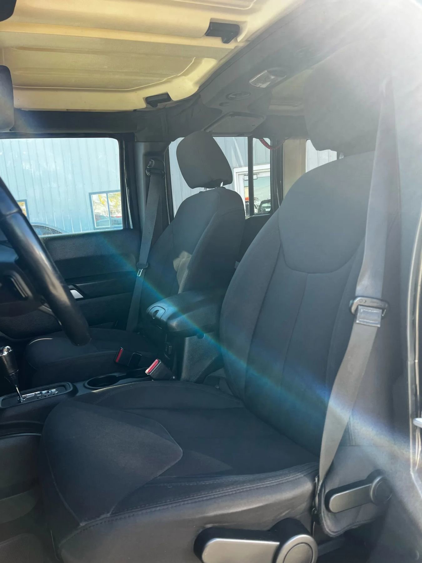 Used 2018 Jeep Wrangler Unlimited Sahara image 16
