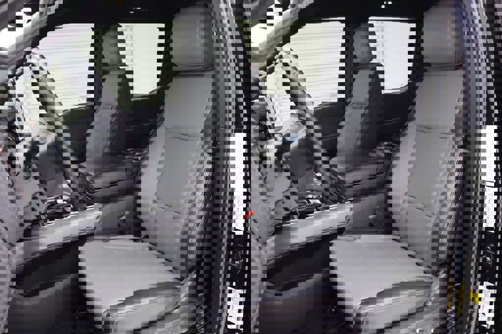 Used 2023 Ford F150 Lightning Lariat image 19