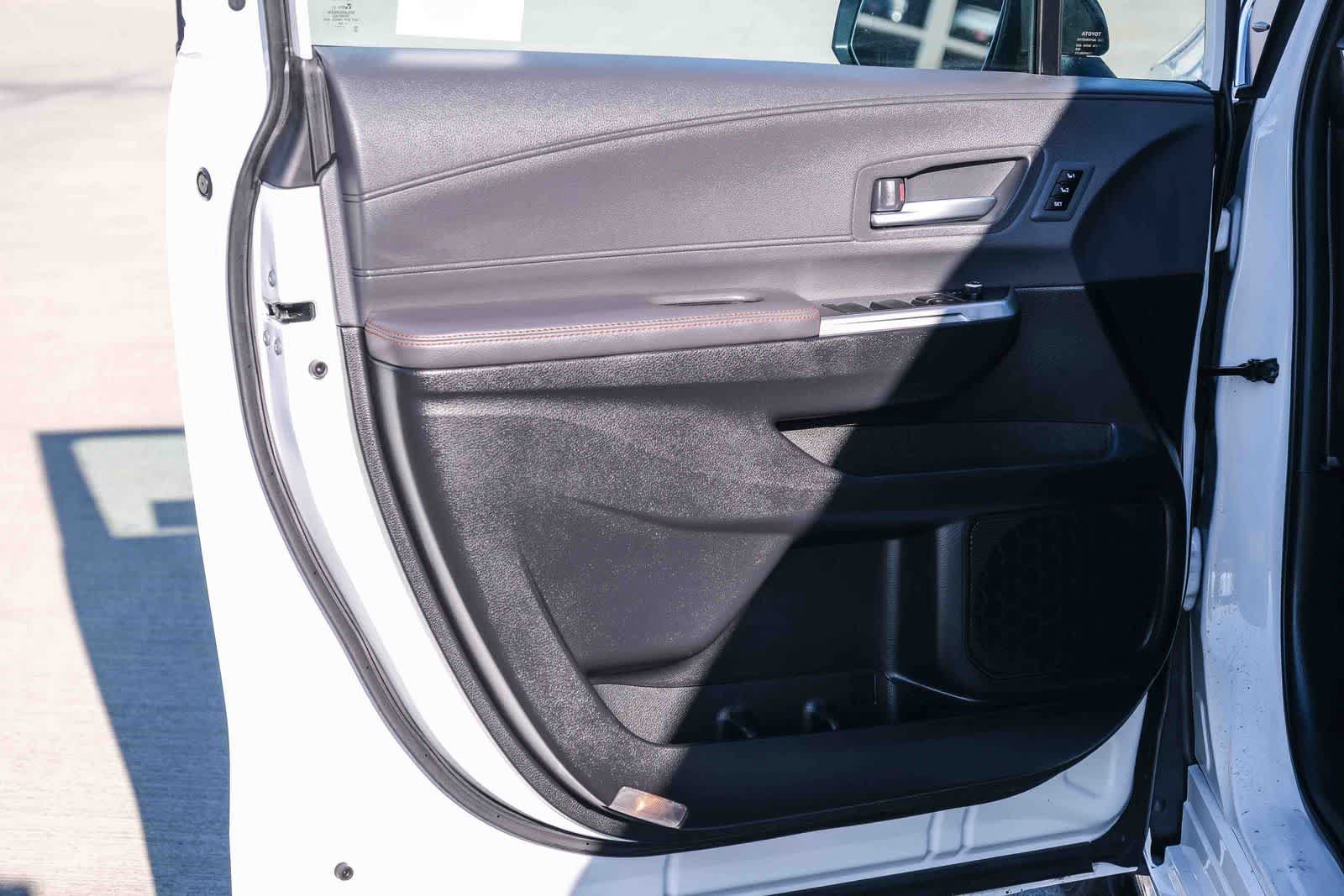 Certified 2024 Toyota Sienna XSE w/ XSE Premium Package FWD image 22