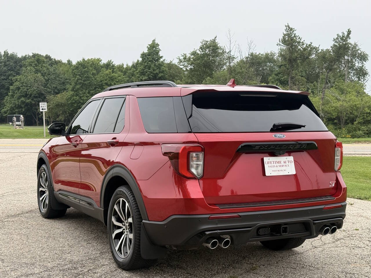 Used 2020 Ford Explorer ST w/ Premium Technology Package AWD/4WD image 3