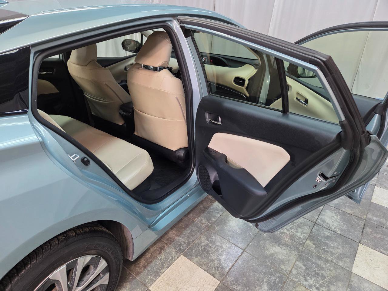 Used 2019 Toyota Prius XLE w/ Advanced Technology Package image 12