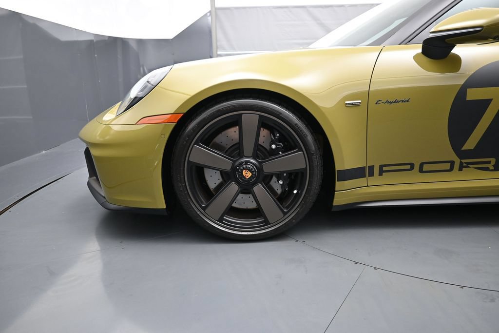 Certified 2026 Porsche 911 GTS RWD image 4