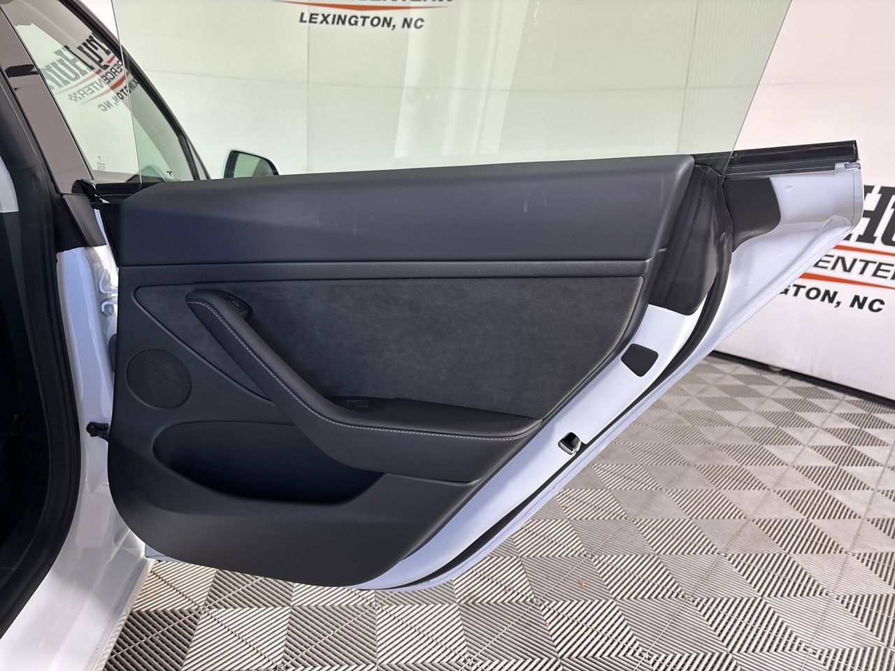 Used 2023 Tesla Model 3 Standard Range image 17