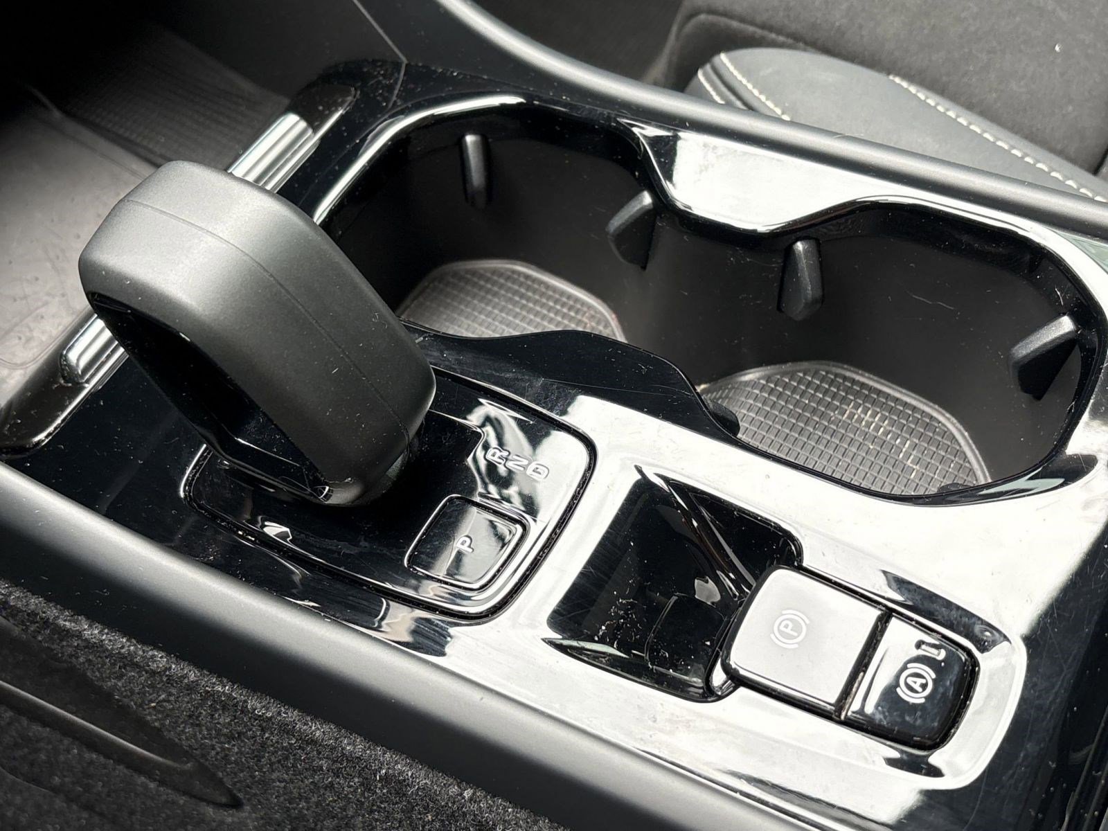 Certified 2023 Volvo XC40 B5 Plus w/ Climate Package image 22