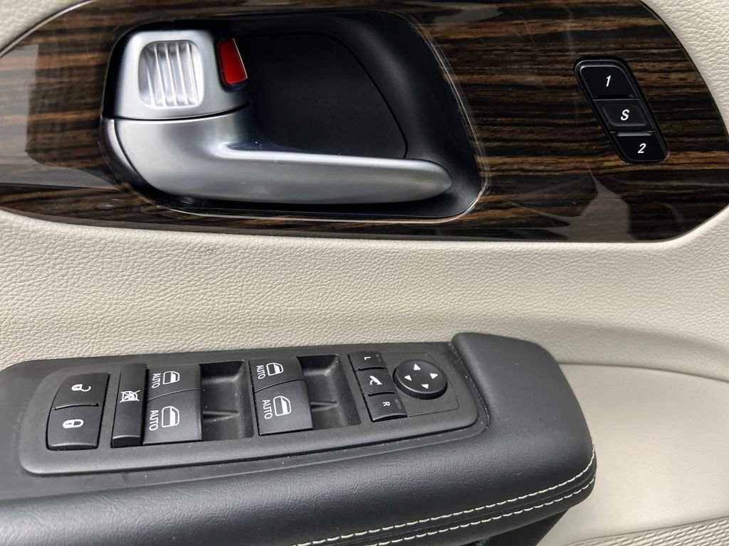 Used 2024 Chrysler Pacifica Limited image 12