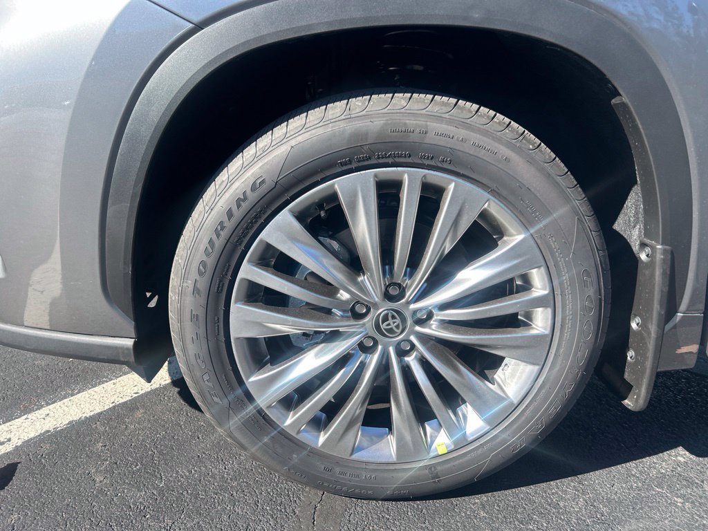 New 2026 Toyota Highlander Platinum AWD/4WD image 29