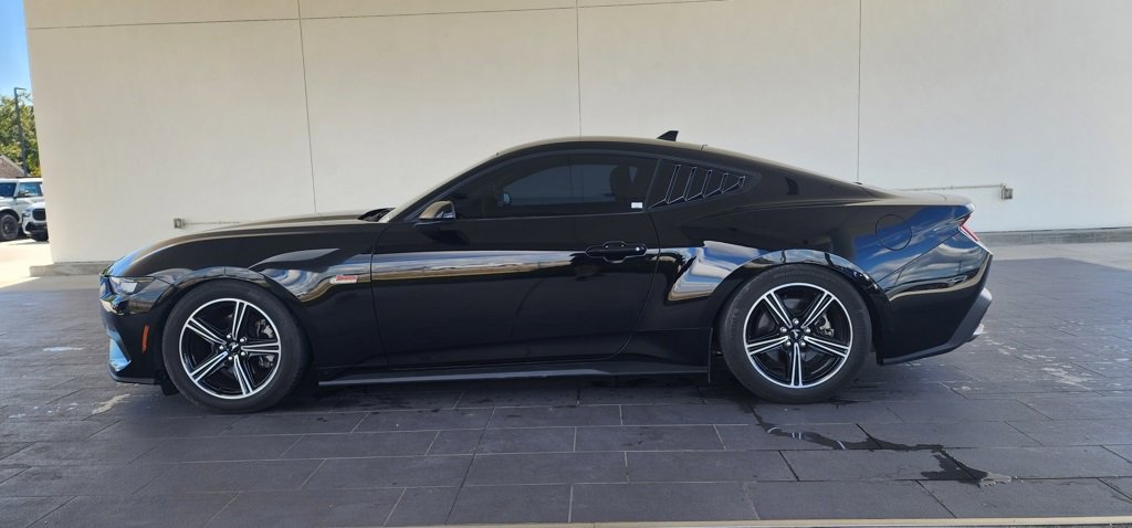 Used 2024 Ford Mustang Coupe image 9