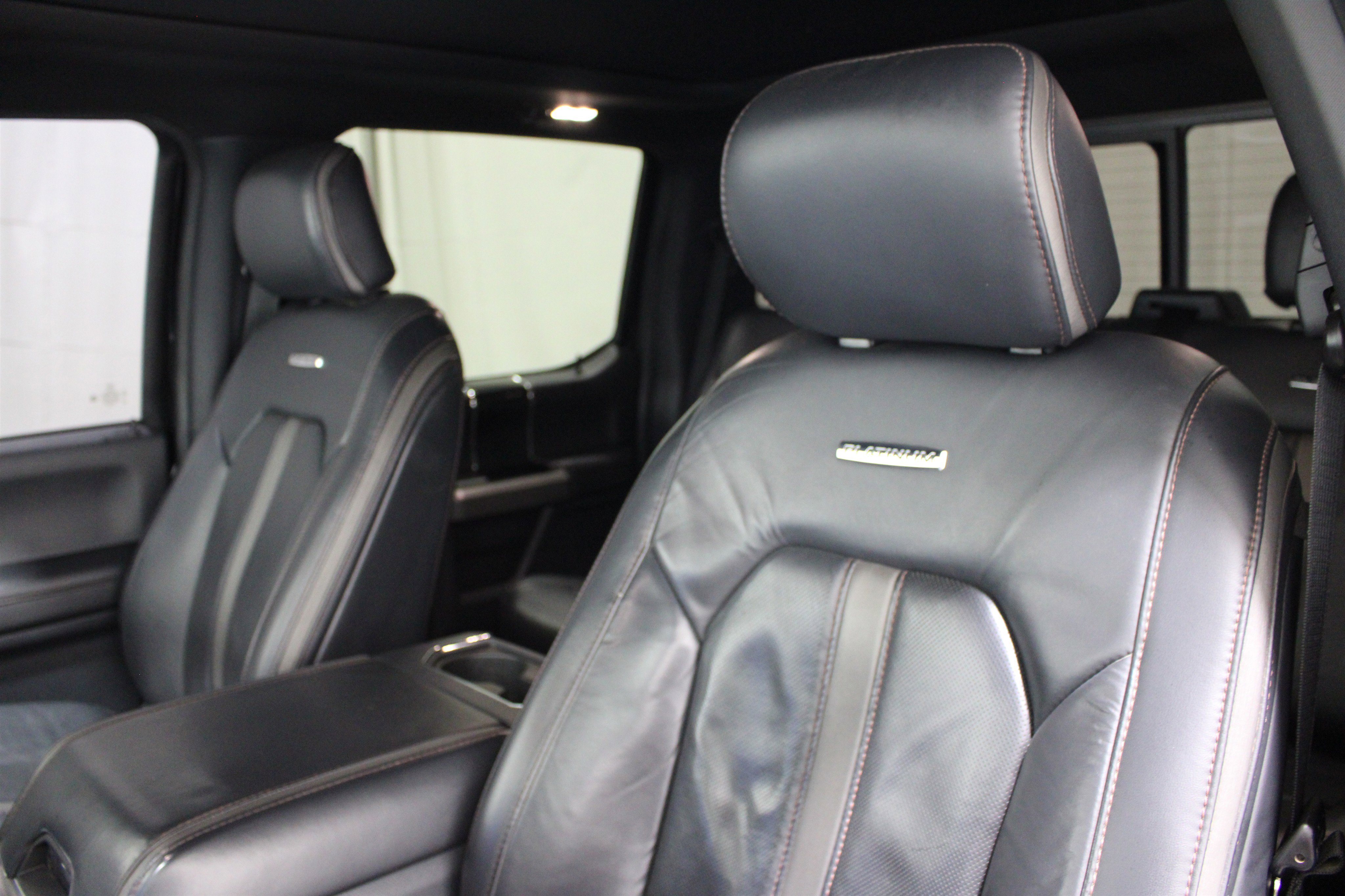 Used 2022 Ford F350 Platinum AWD/4WD image 4