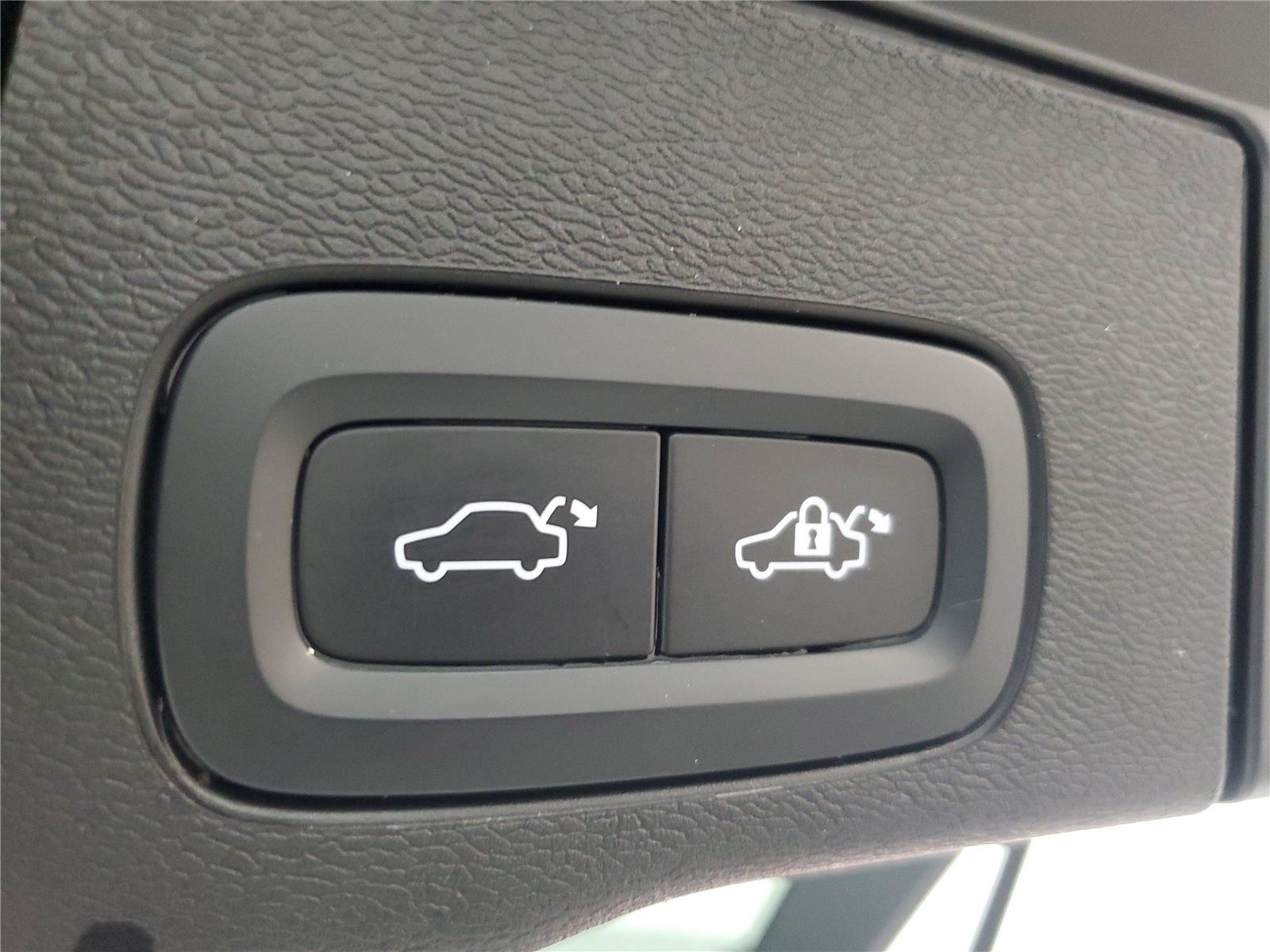 Certified 2023 Volvo XC60 B5 Plus w/ Climate Package FWD image 7
