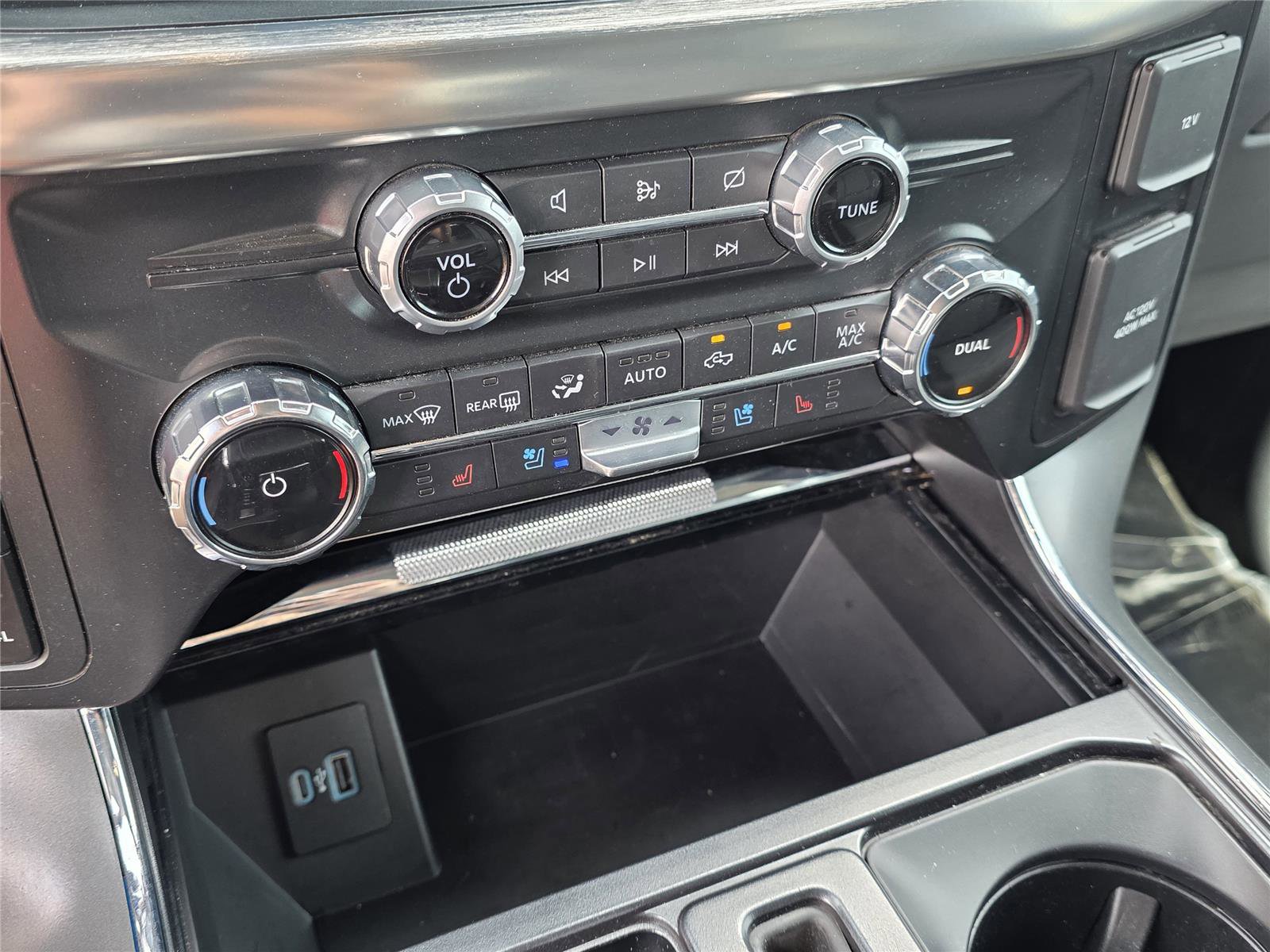 Used 2022 Ford F150 Lariat w/ Equipment Group 501A Mid image 24