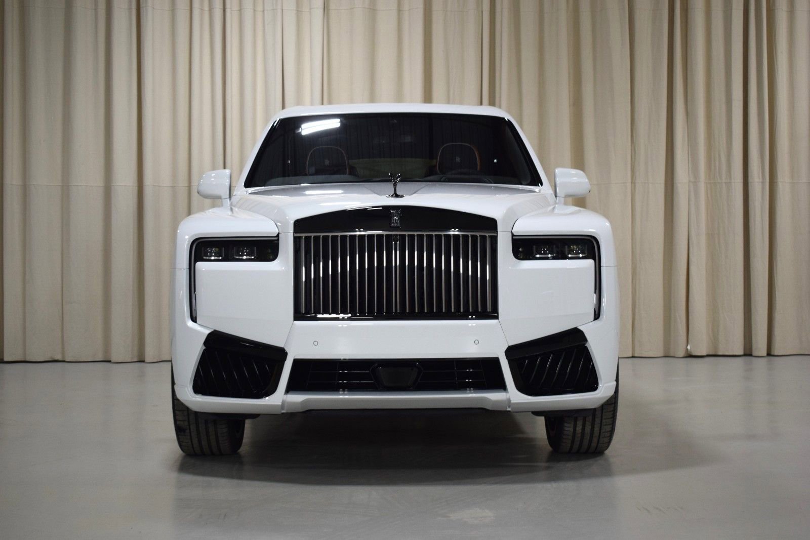 New 2026 Rolls-Royce Cullinan Black Badge image 9