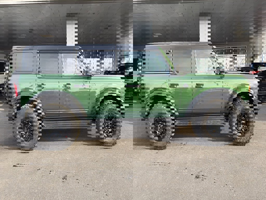 New 2025 Ford Bronco Outer Banks w/ Sasquatch Package AWD/4WD image 3