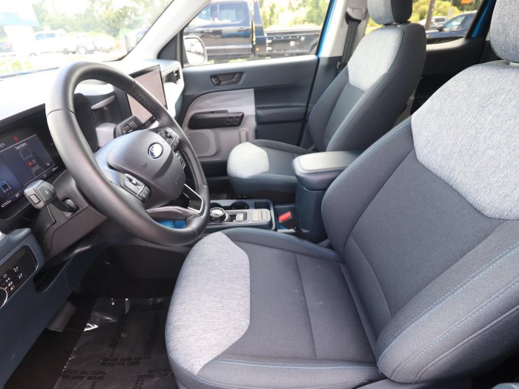 Used 2025 Ford Maverick XLT w/ XLT Luxury Package AWD/4WD image 2