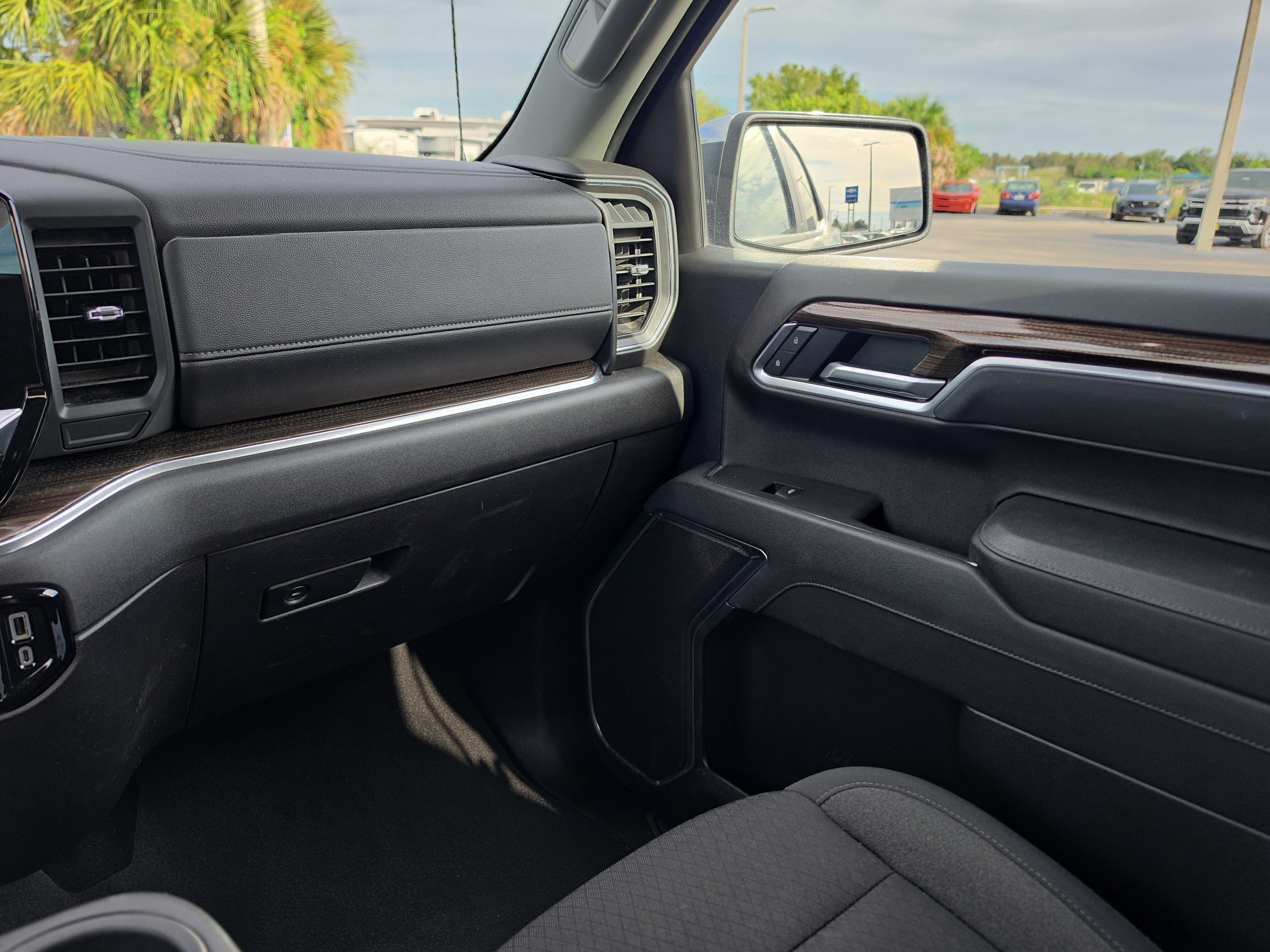 Certified 2025 Chevrolet Silverado 1500 LT RWD image 10